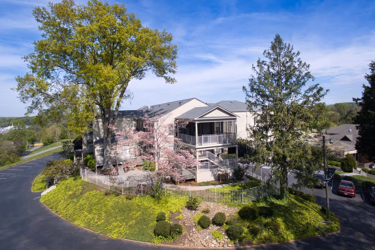 Photo of River Oaks Place - Loudon