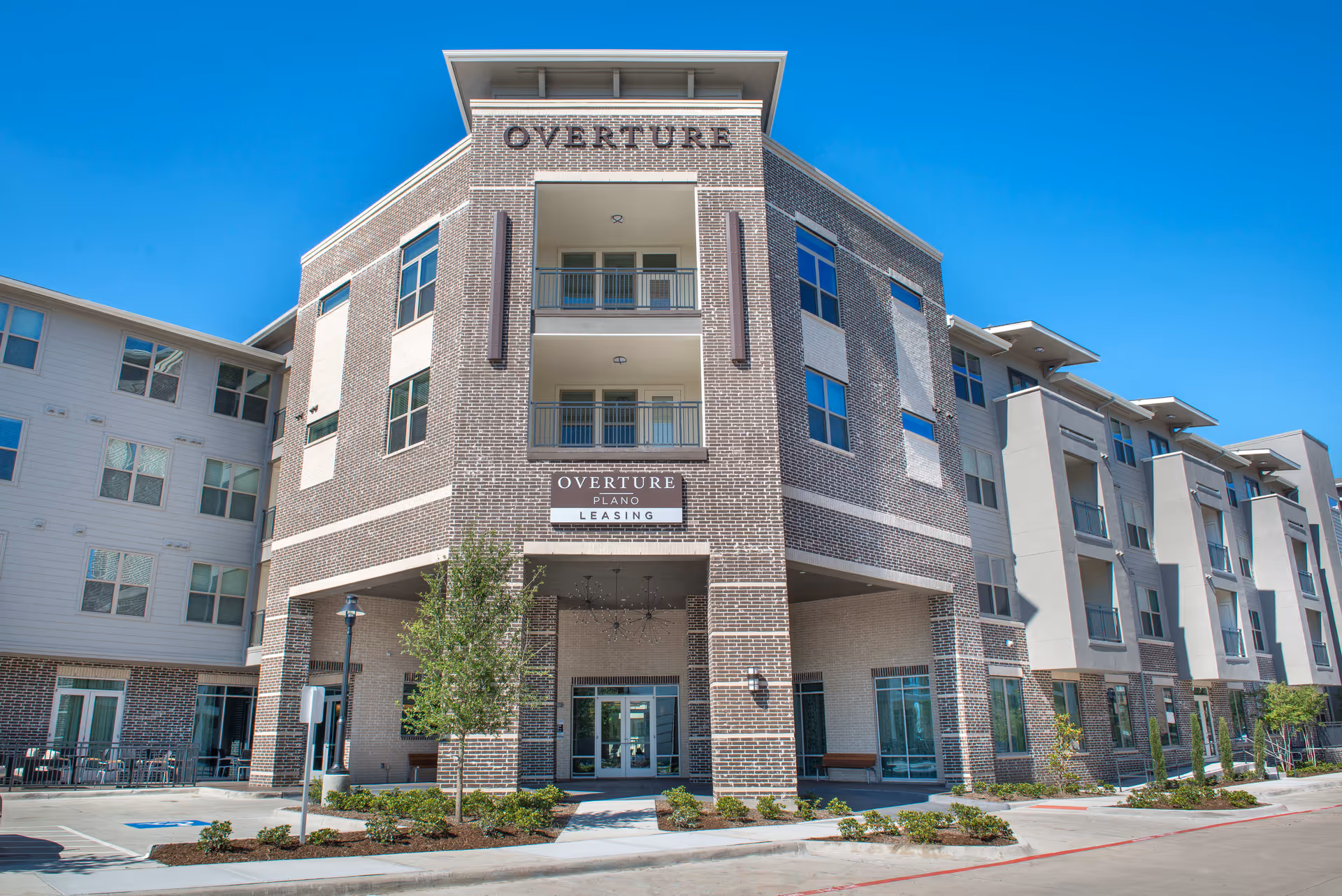 Photo 2 of Overture Plano