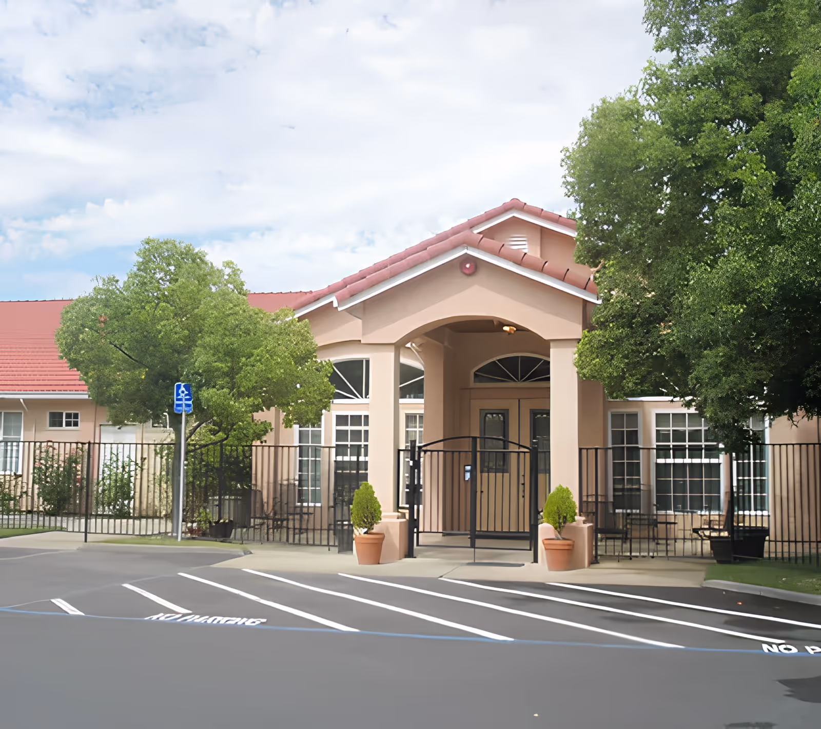 Photo 4 of Senior Care Villa of Loomis