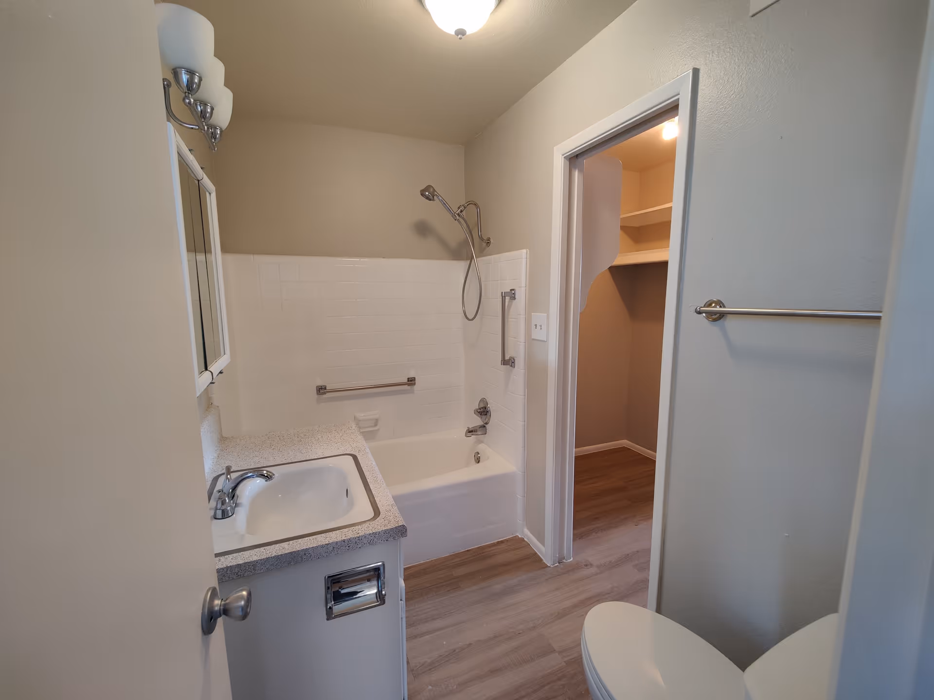 Photo 9 of Albany Apartments