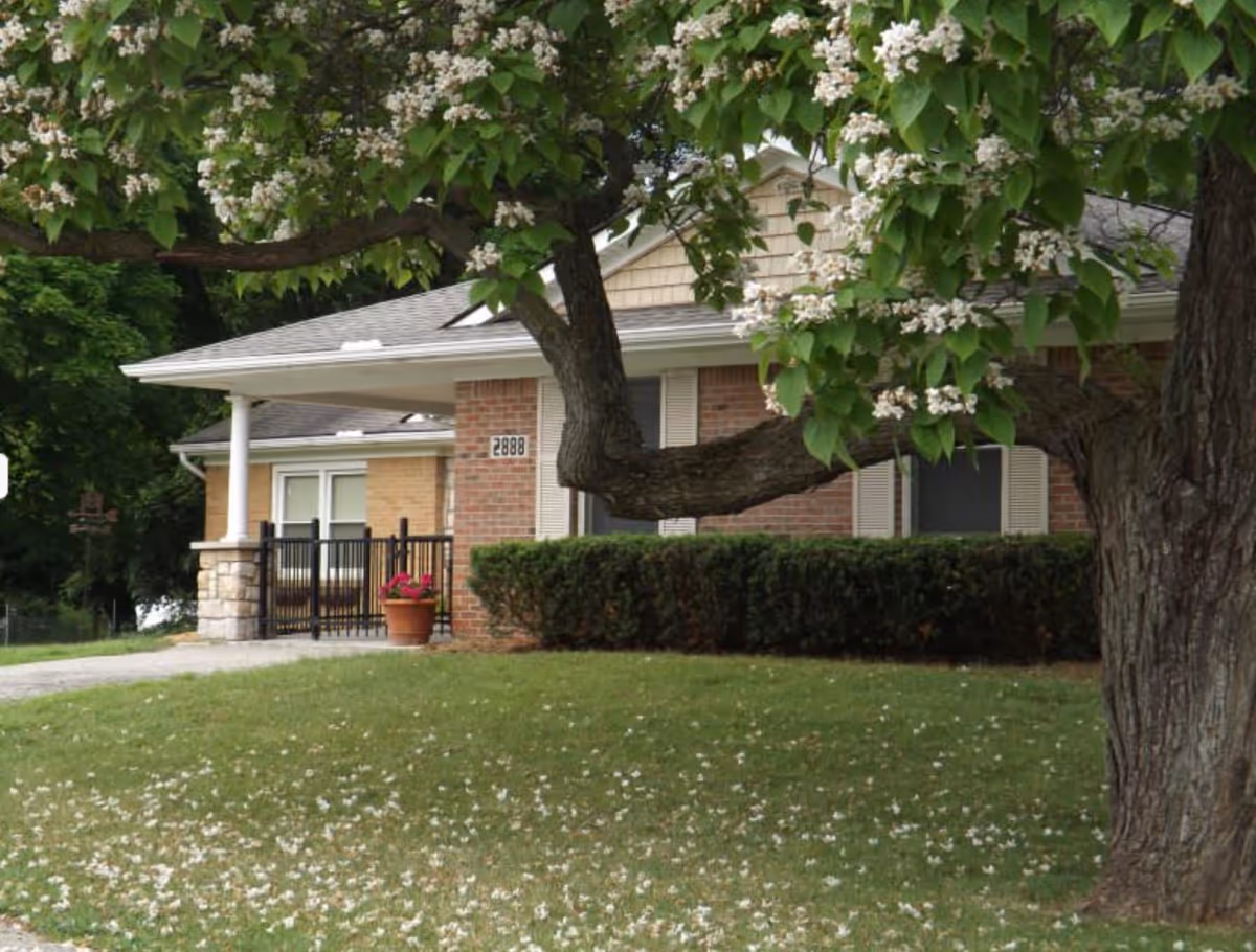 Photo 2 of Pineview Manor