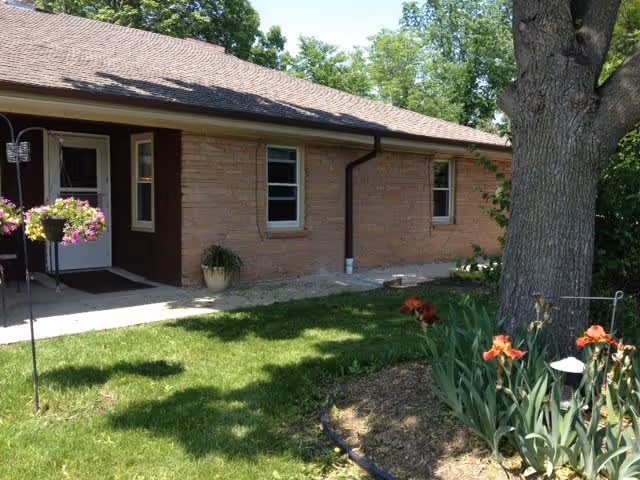 Photo of Golden Oaks Home