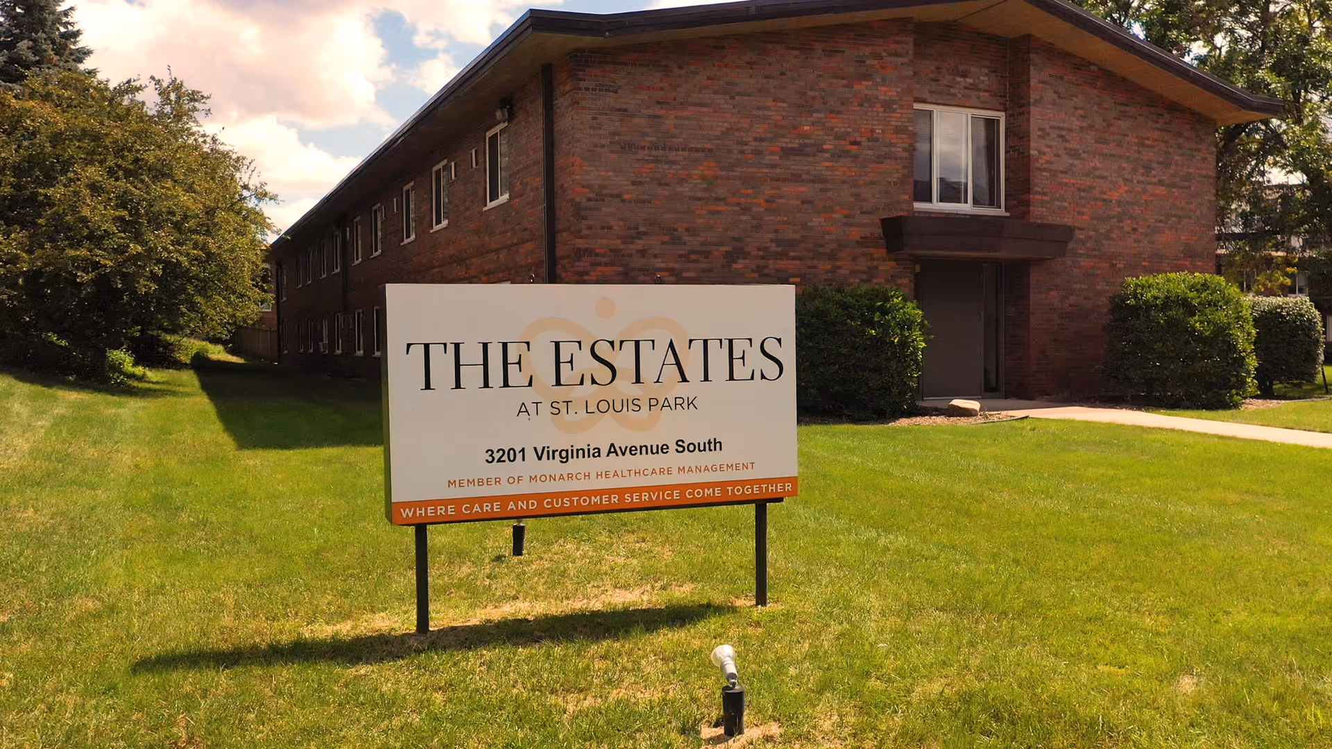 Photo of The Estates at St. Louis Park