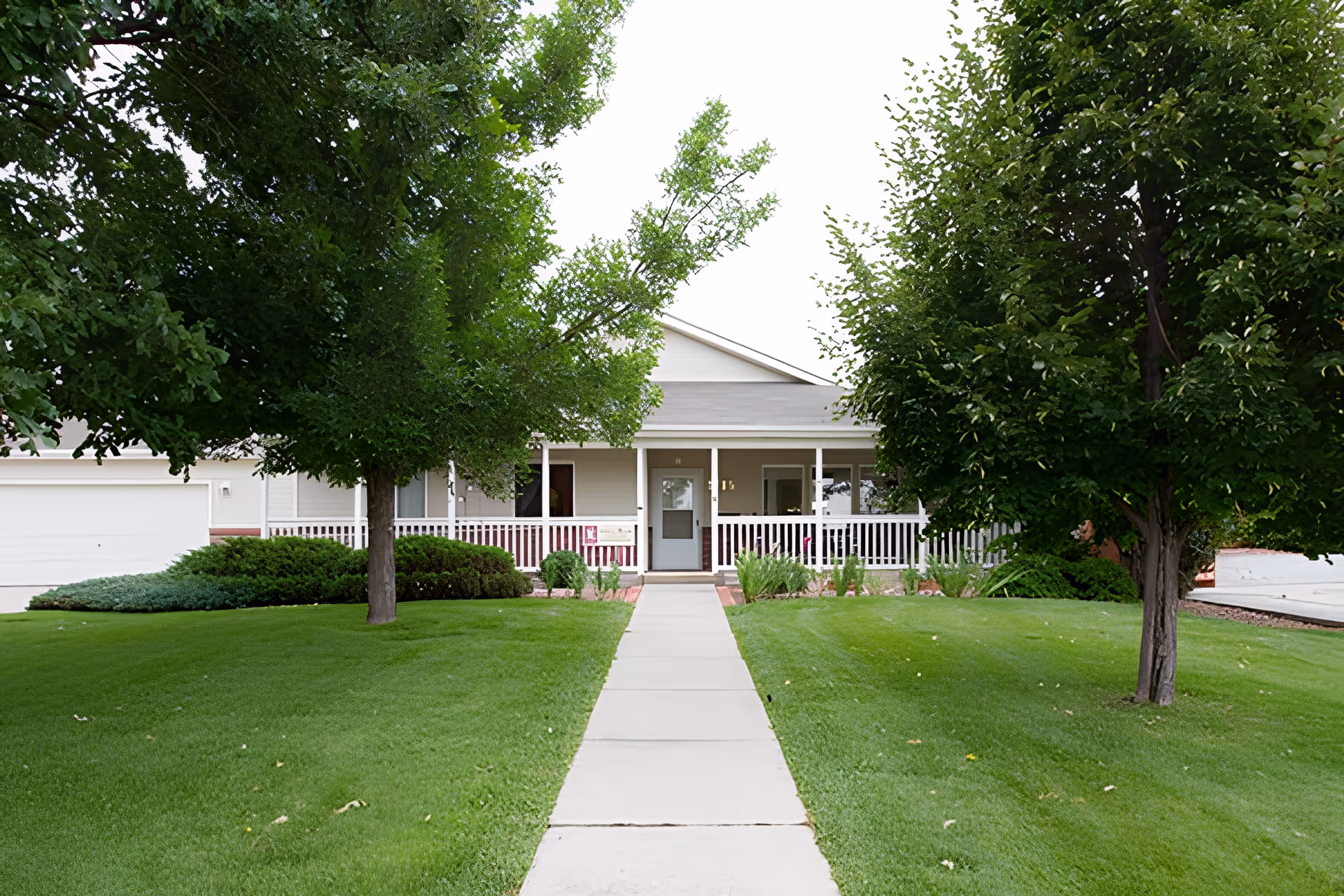Photo of Ashley Manor Evans 3