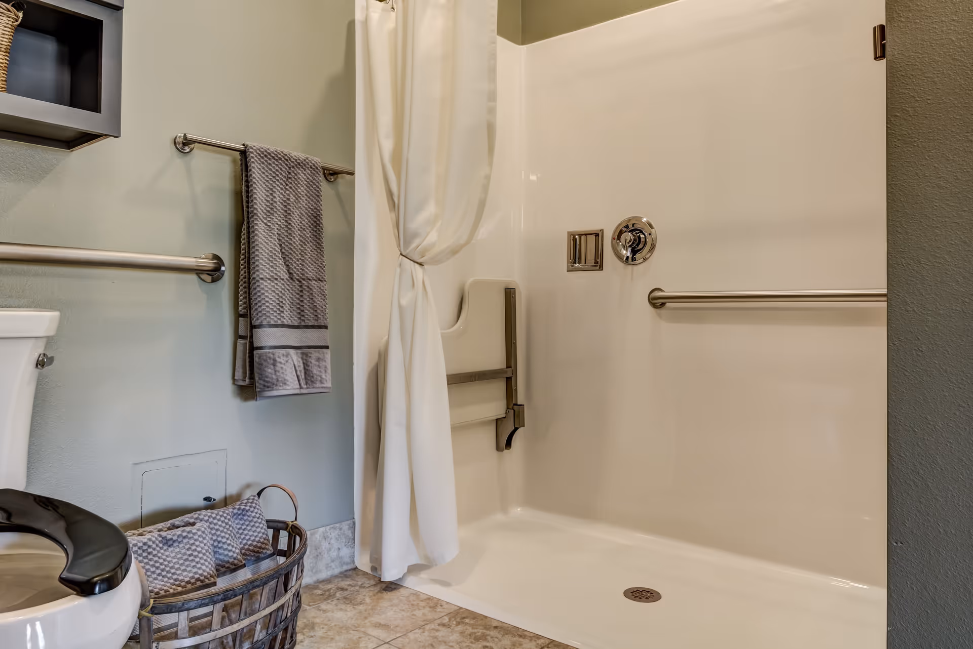 Photo 6 of Azura Assisted Living and Memory Care of Brookfield
