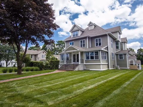 Photo of White Oak Manor