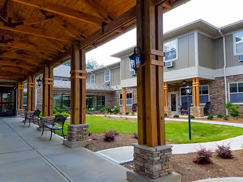 Photo 2 of Oaks at Towne Lake (senior living)