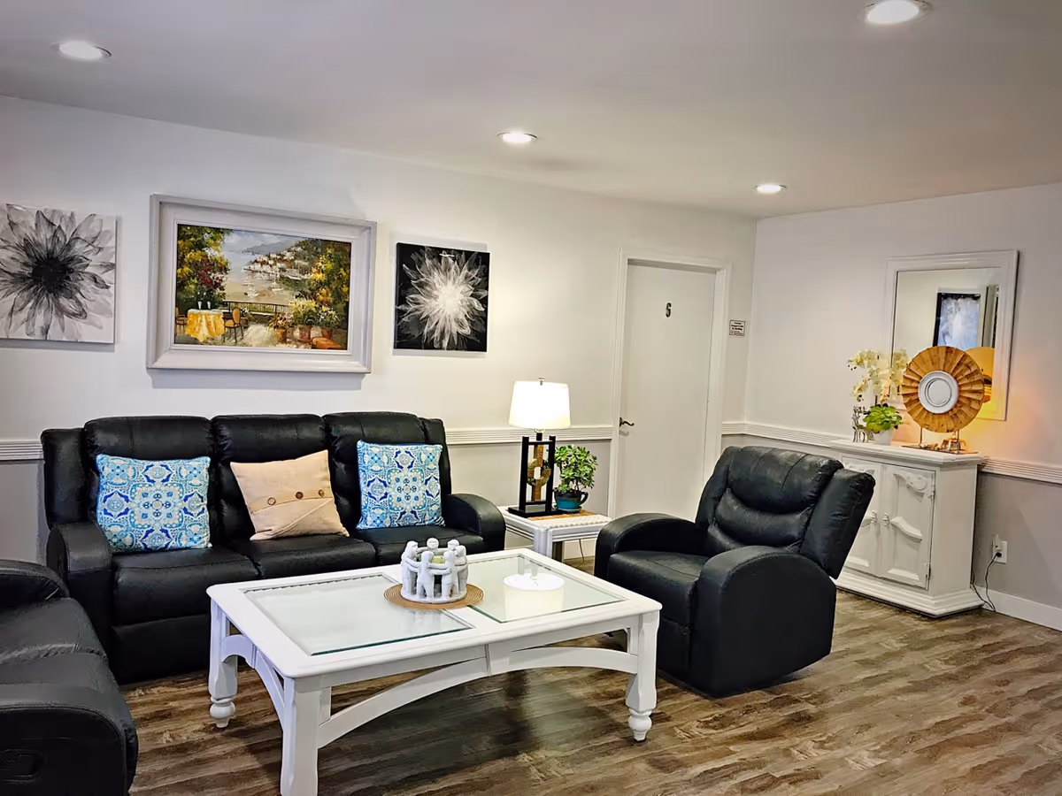 Photo 4 of Clarendon Senior Living