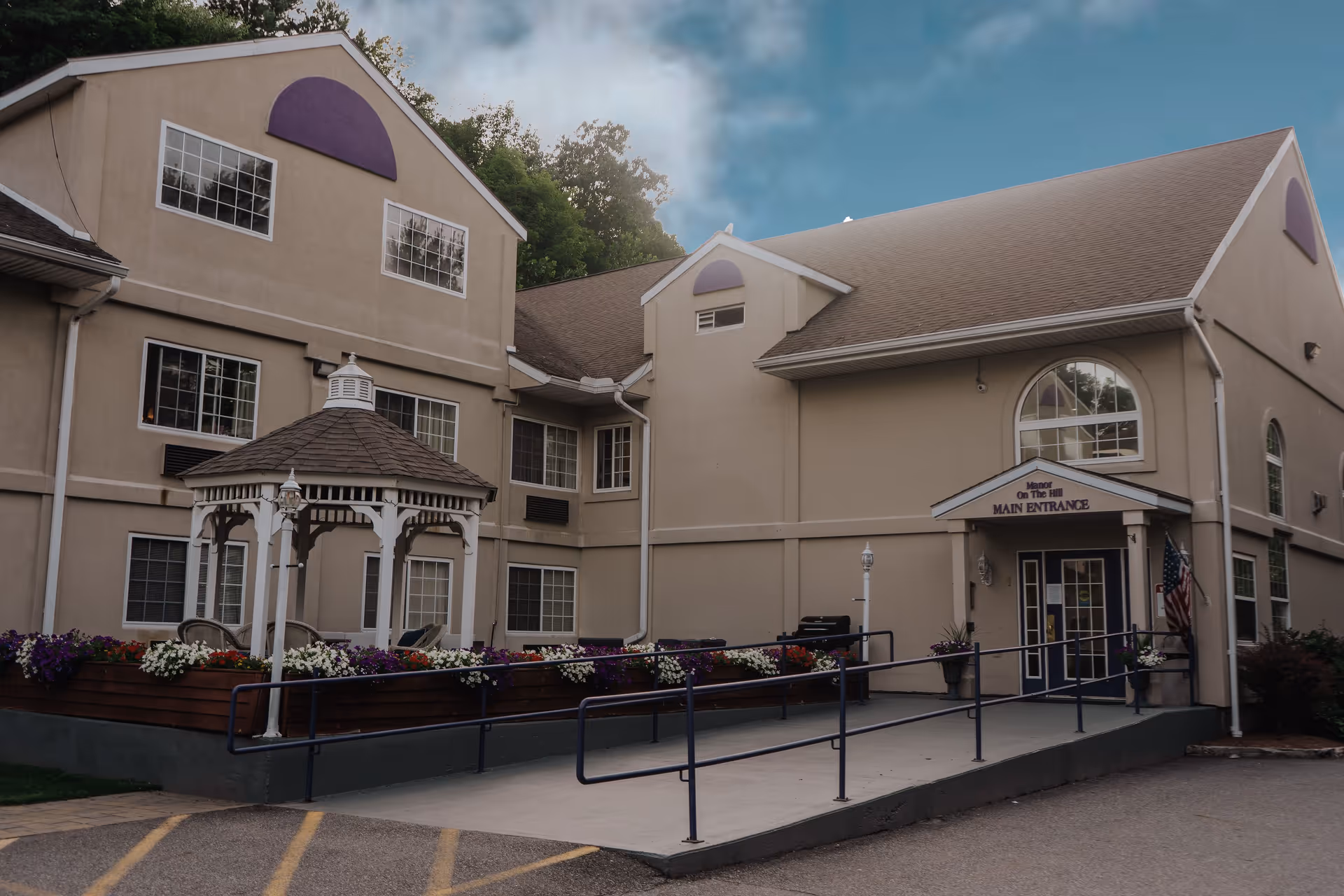 Photo 4 of Manor On the Hill