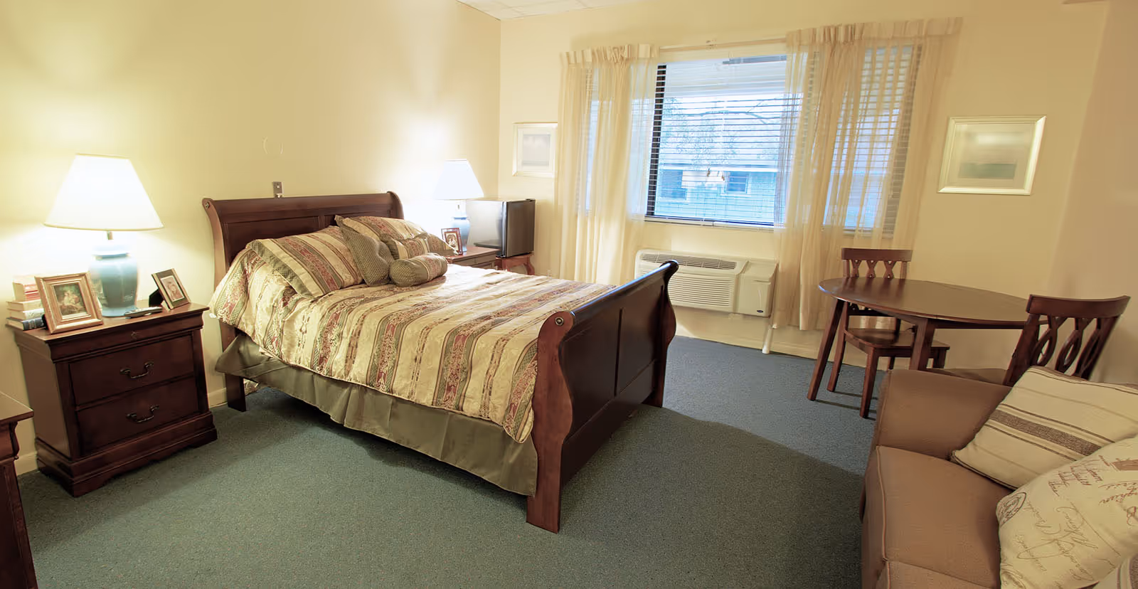 Photo 3 of Plaza of Hallandale Beach Assisted Living