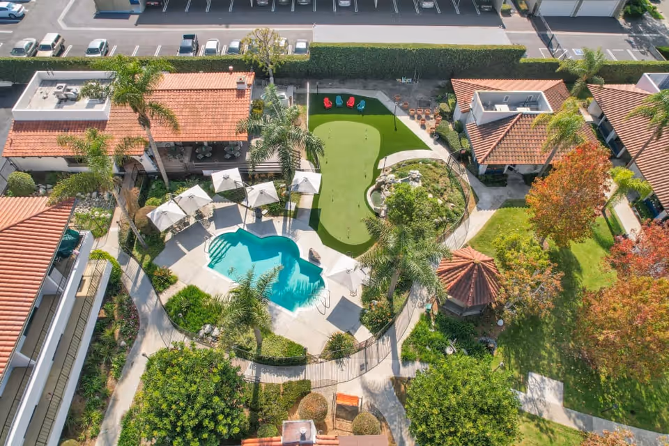 Photo 4 of Huntington Terrace