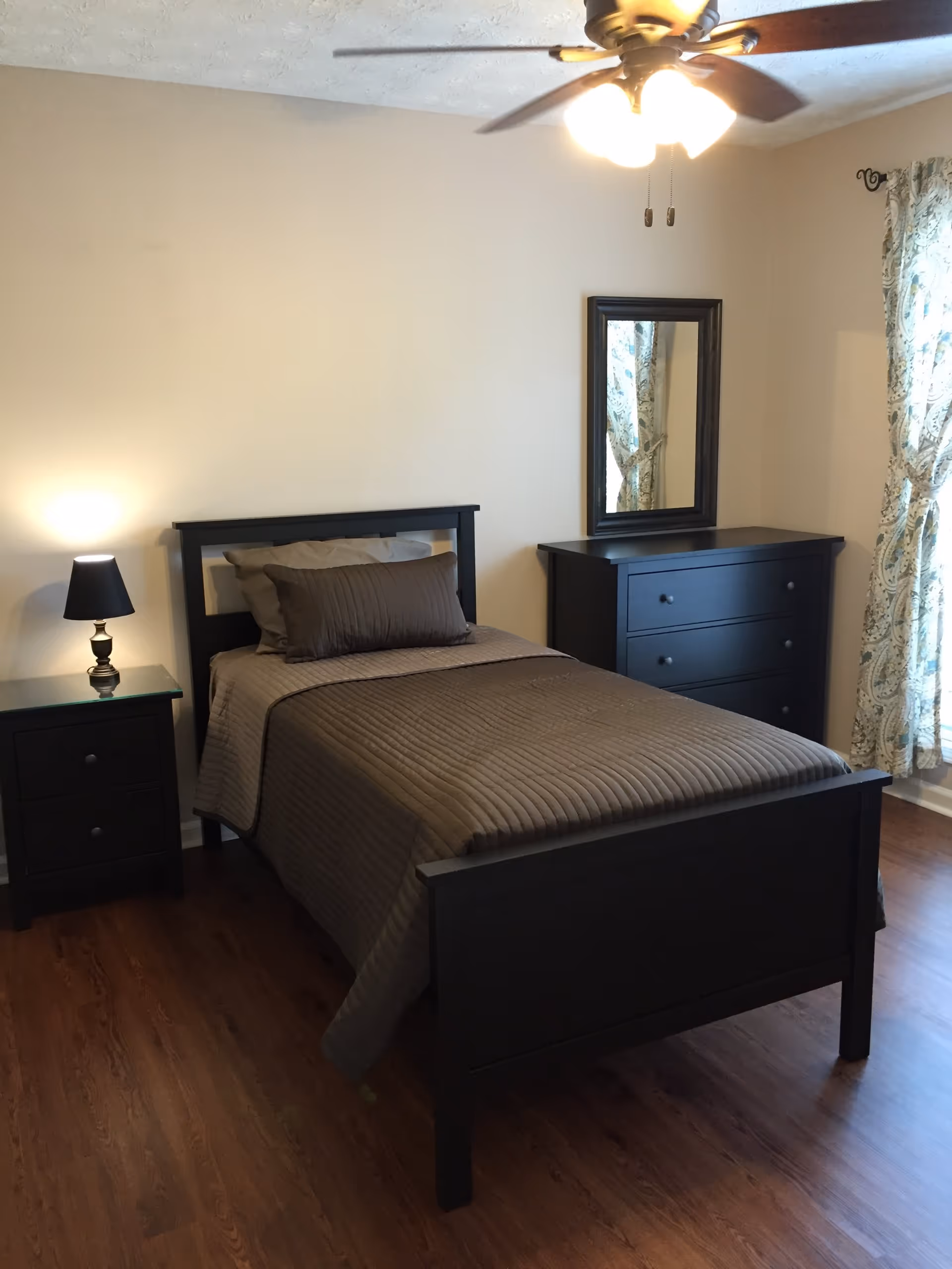 Photo 6 of Miss Willie's Manor II