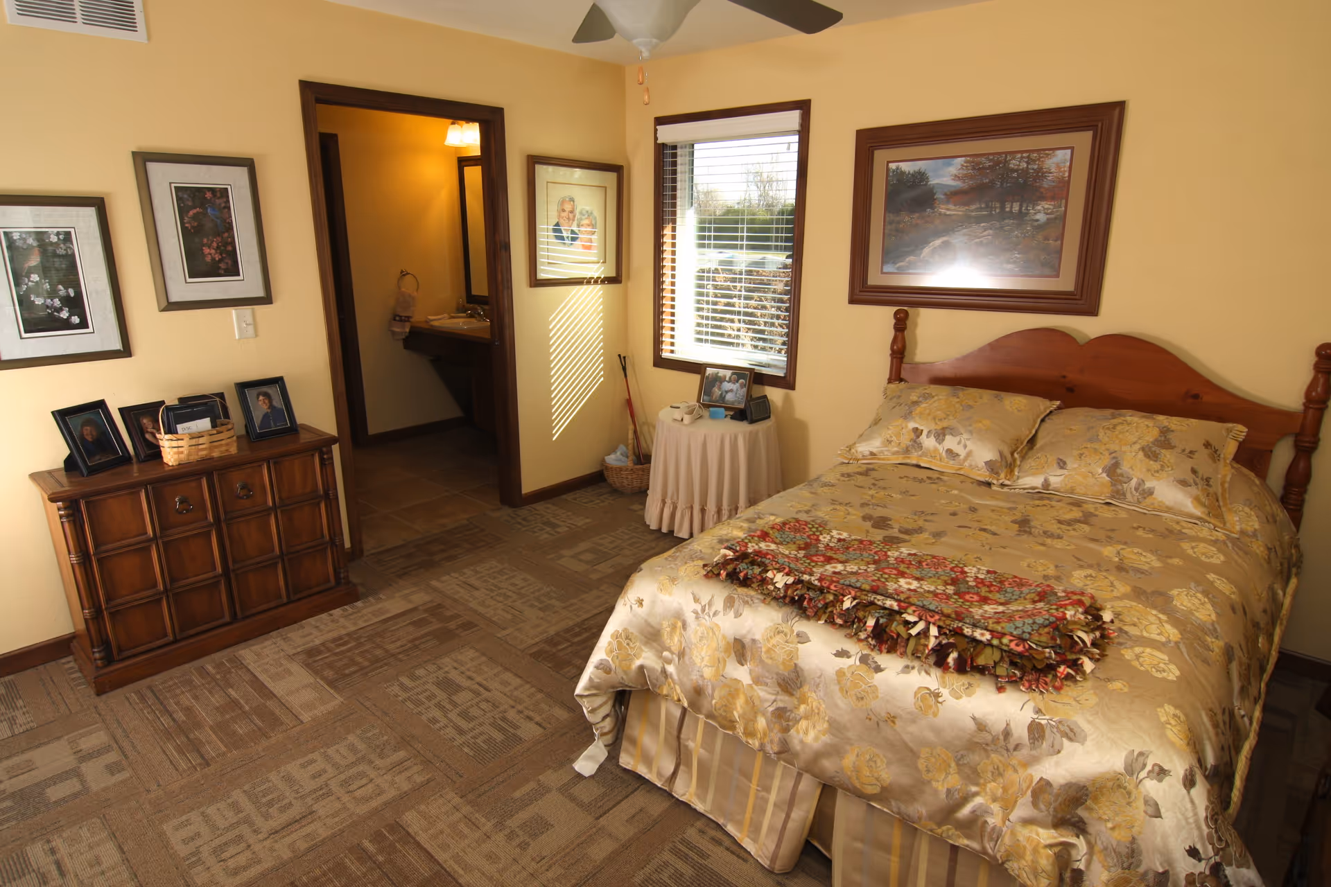 Photo 4 of Helen's House - Kimberly Blue