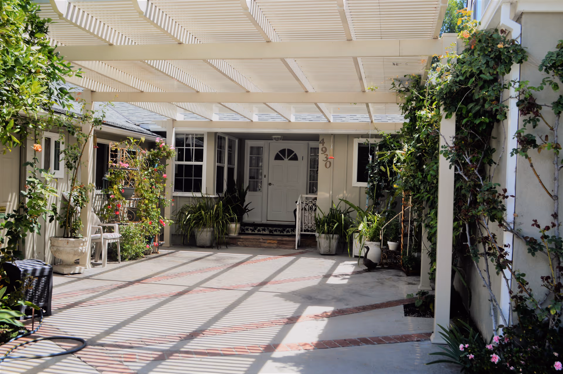 Photo 2 of Encino Gardens