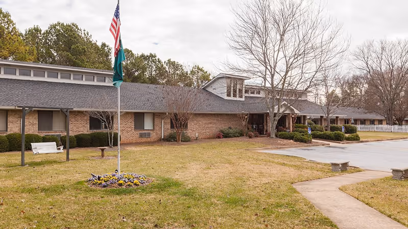 Photo 2 of The Oaks-Scenic View (Assisted Living)