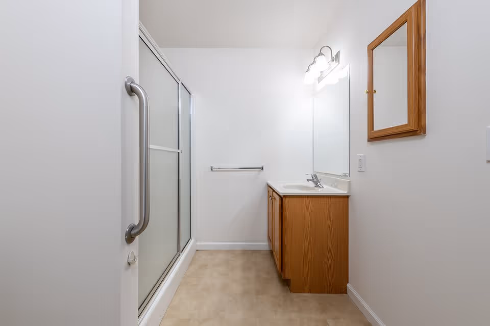 Photo 11 of Royalton Apartments LLC