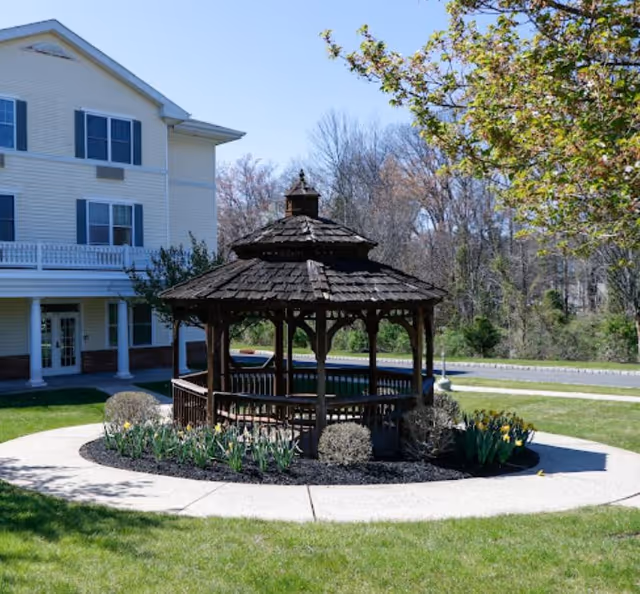 Photo 6 of Mira Vie at Green Knoll | Assisted Living Bridgewater