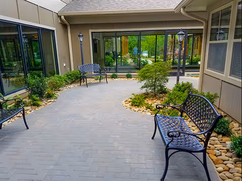 Photo 4 of Oaks at Towne Lake (senior living)