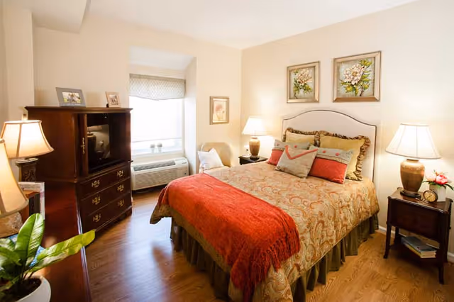 Photo 7 of Commonwealth Senior Living At Stratford House