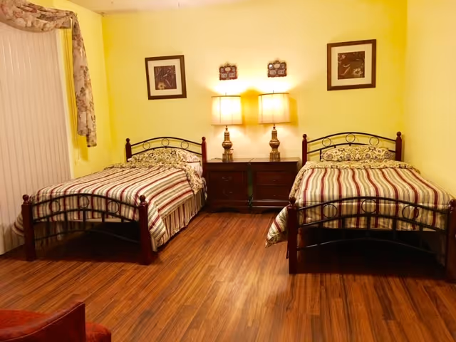 Photo 2 of Lincoln Manor