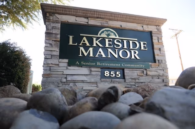 Photo of Lakeside Manor Retirement