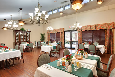 Photo 4 of The Oaks-Scenic View (Assisted Living)