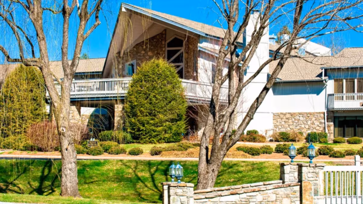 Photo of College Walk Senior Living