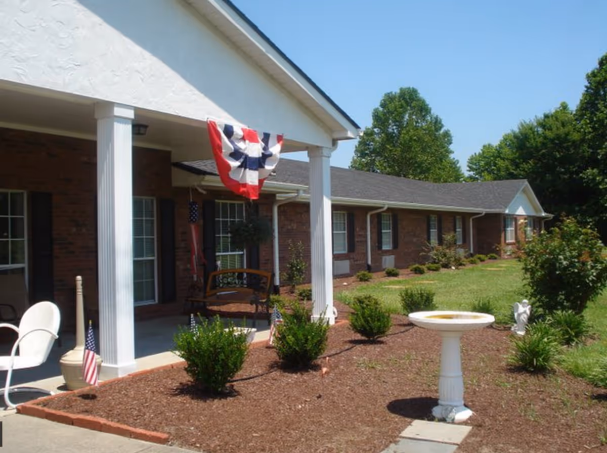 Photo of Autumnfield of Belhaven Assisted Living