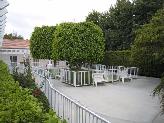 Photo 4 of Cottage At Artesia Gardens