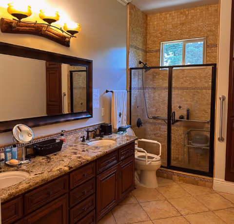 Photo 3 of Royal Palms Care Home