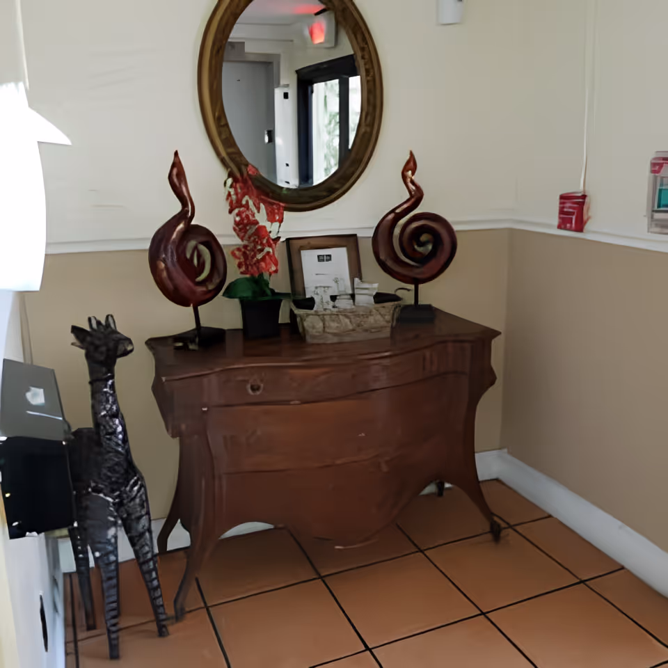 Photo 10 of Midtown Manor