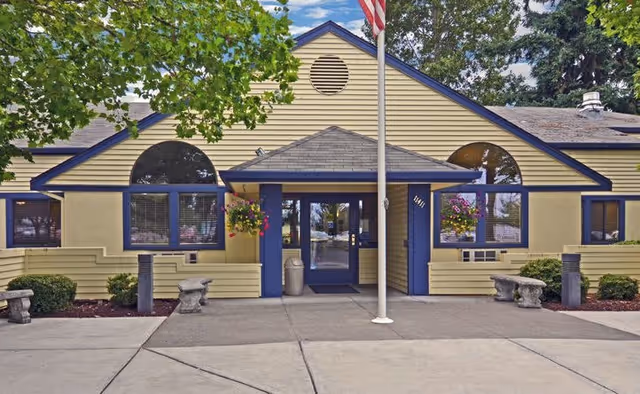 Photo of The Oaks At Lakewood