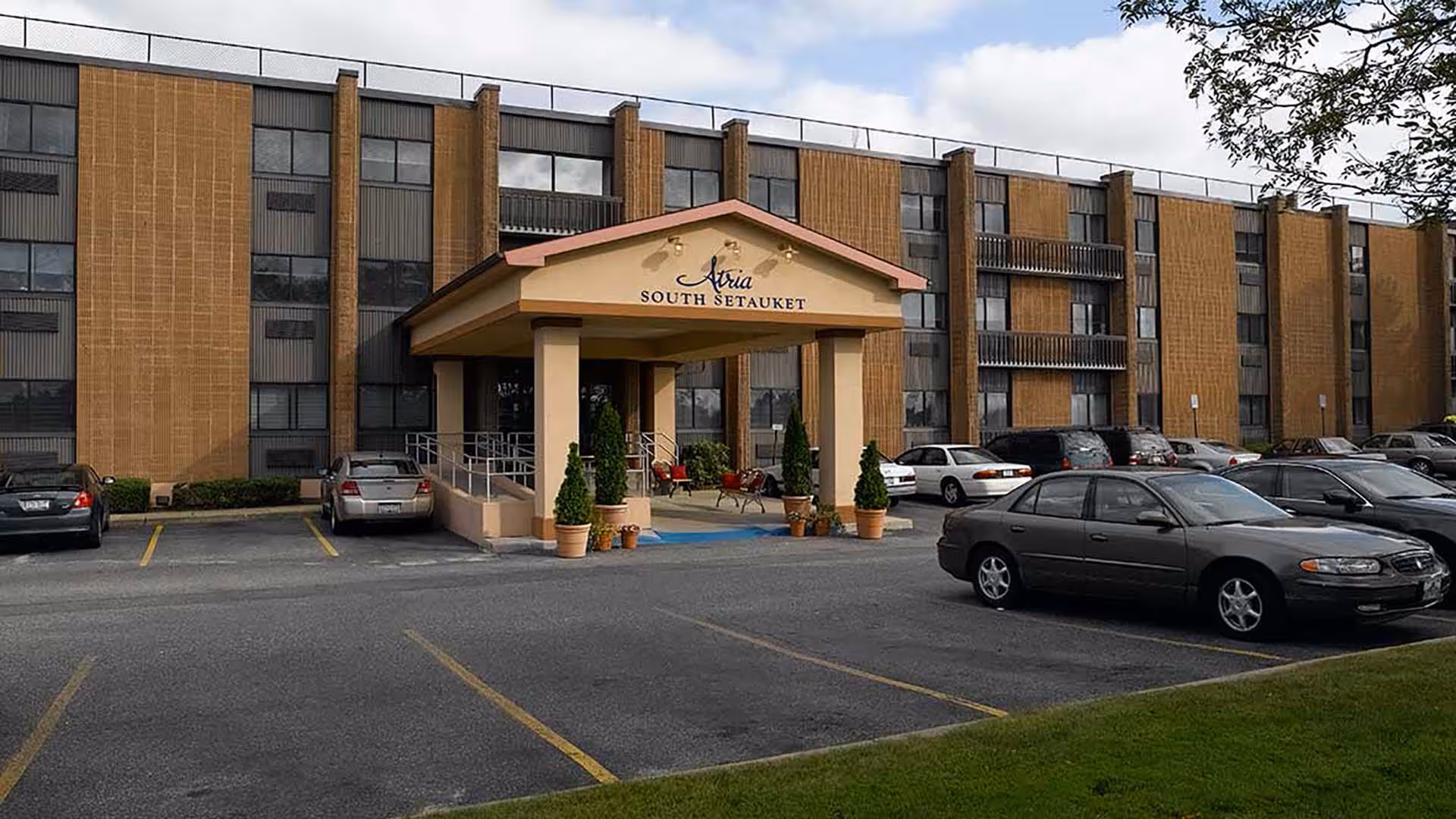 Photo 2 of The Village at South Setauket: A Willow Ridge Senior Living Community