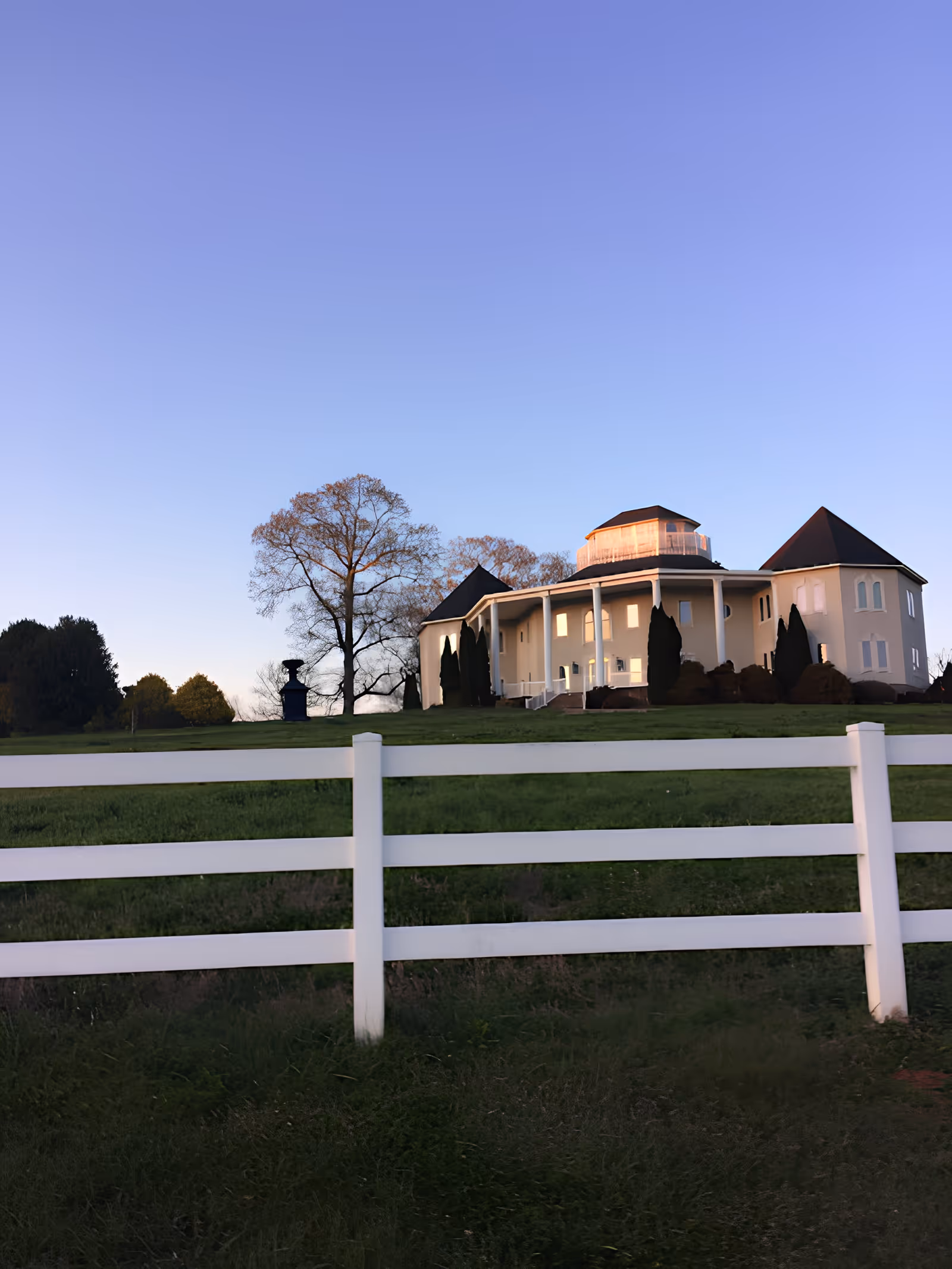 Photo 2 of The Carriage House of Taylors