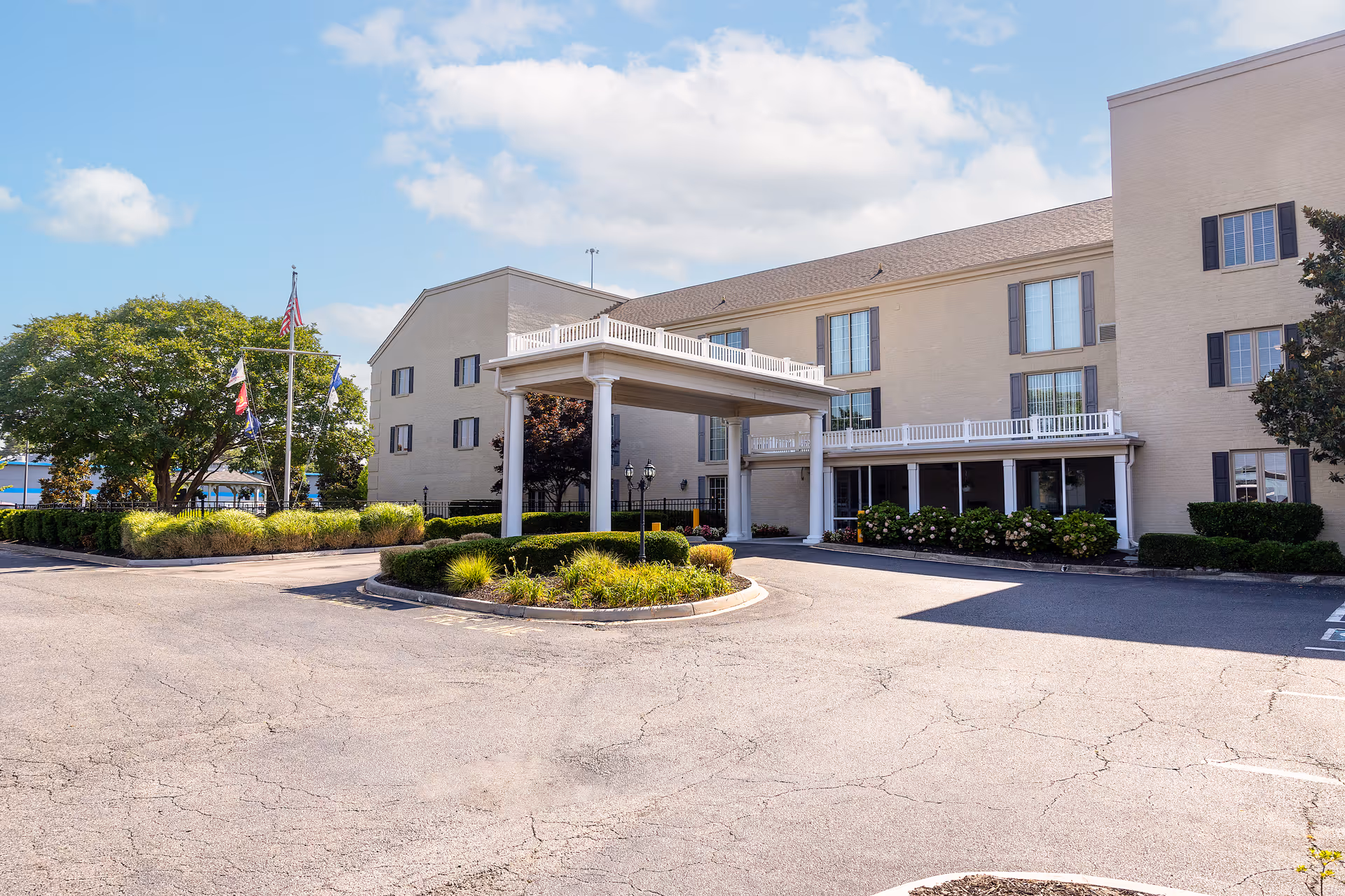 Photo 2 of Commonwealth Senior Living at Leigh Hall