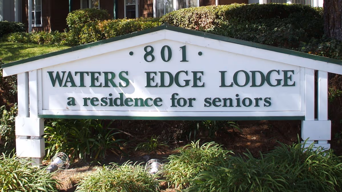 Photo 2 of Waters Edge Lodge