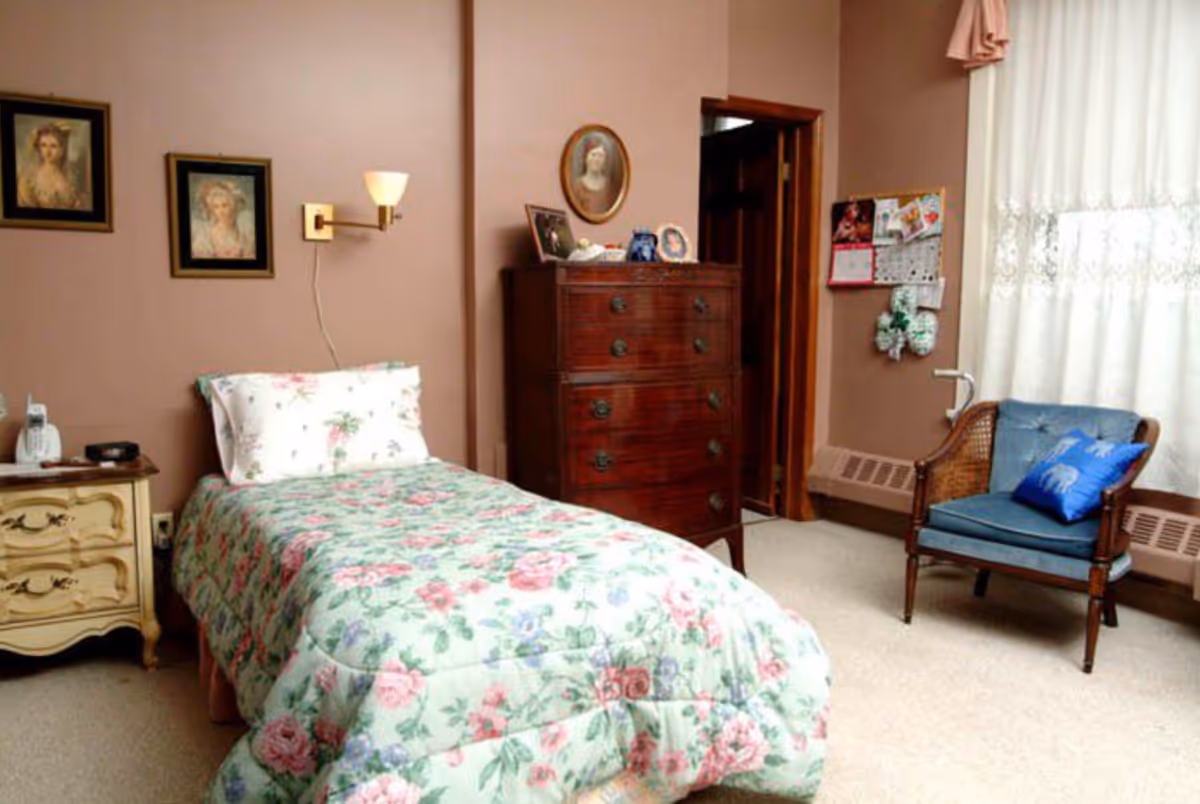 Photo 4 of Bristol Home Inc