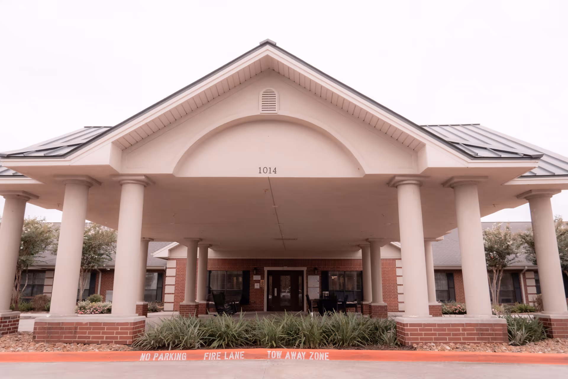 Photo 2 of Park Manor of The Woodlands - Post Acute Care